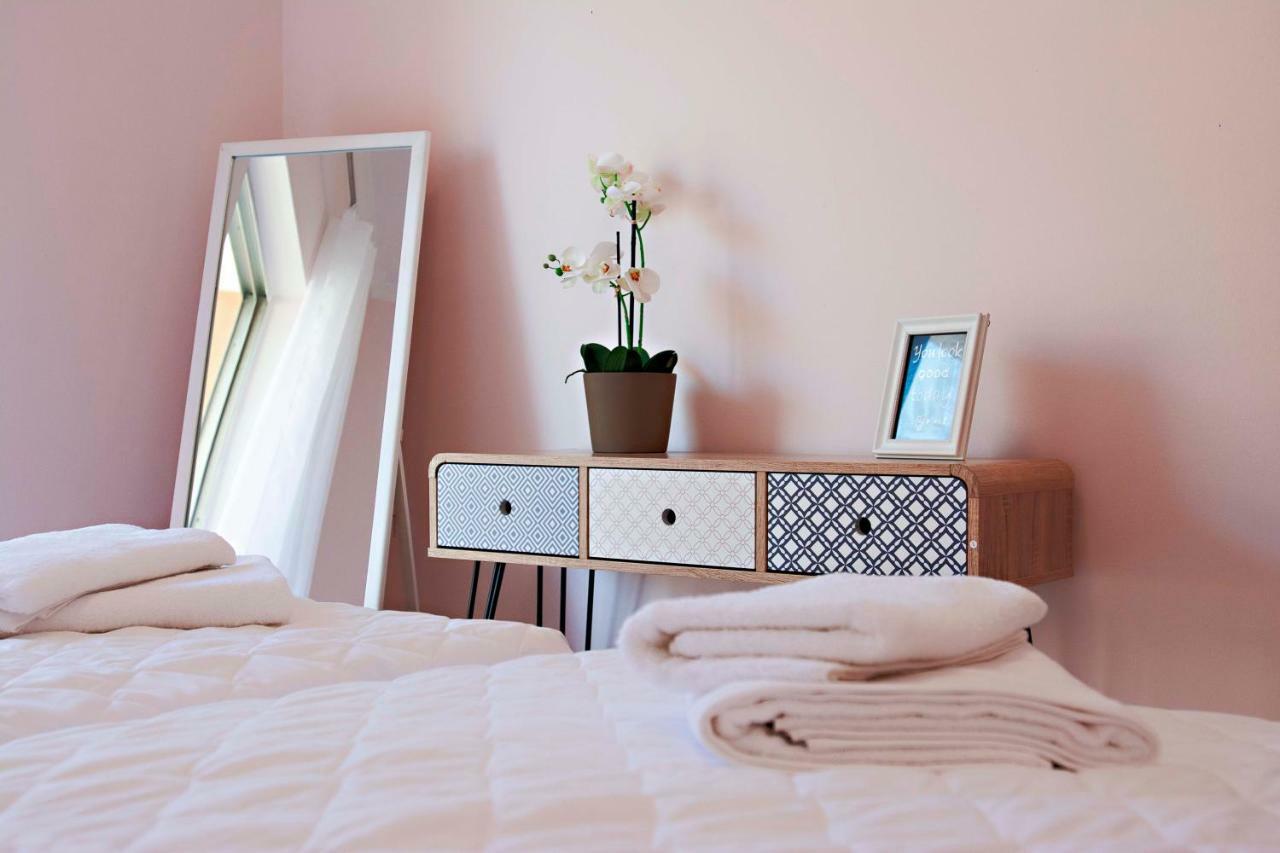 T8 Apartment On The Beach Benitses  Bagian luar foto