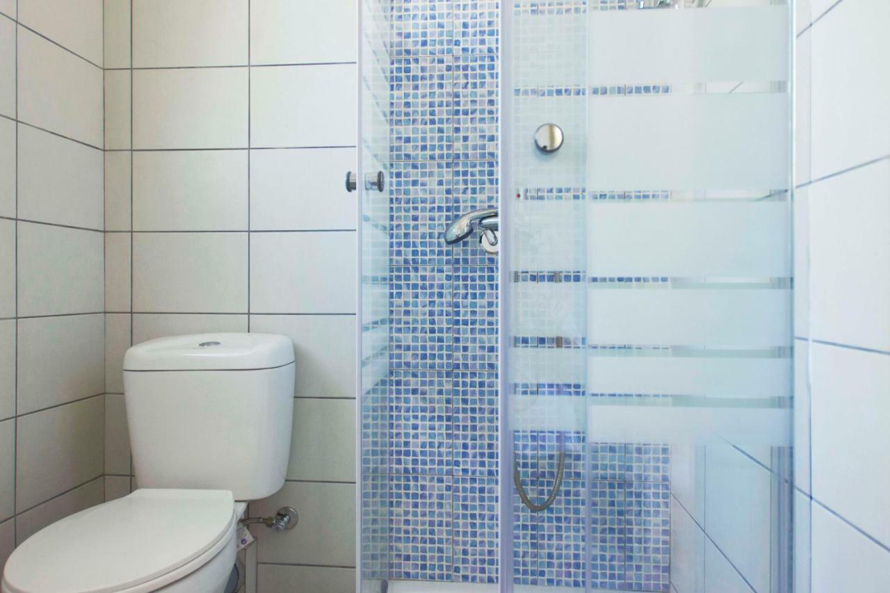 T8 Apartment On The Beach Benitses  Bagian luar foto