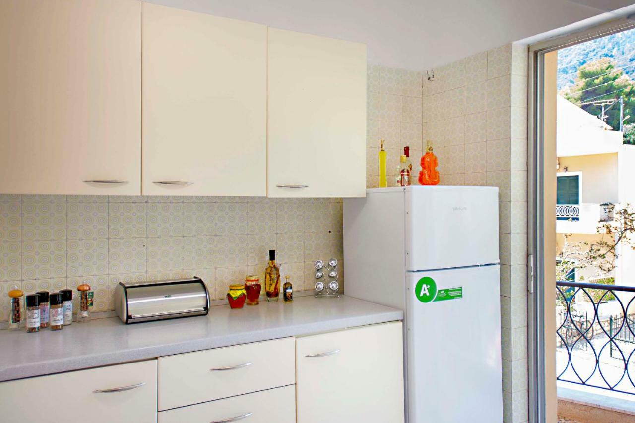 T8 Apartment On The Beach Benitses  Bagian luar foto