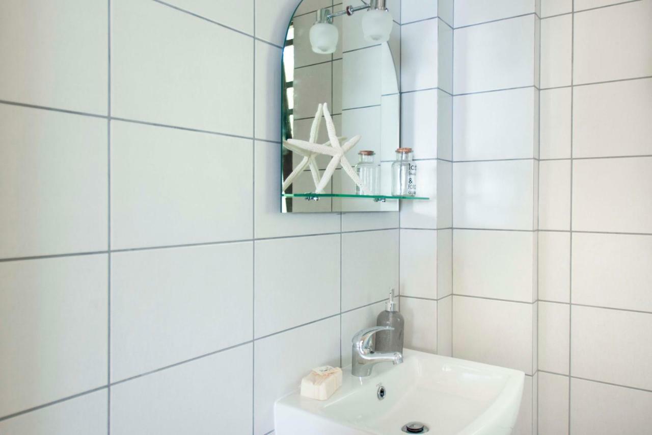 T8 Apartment On The Beach Benitses  Bagian luar foto