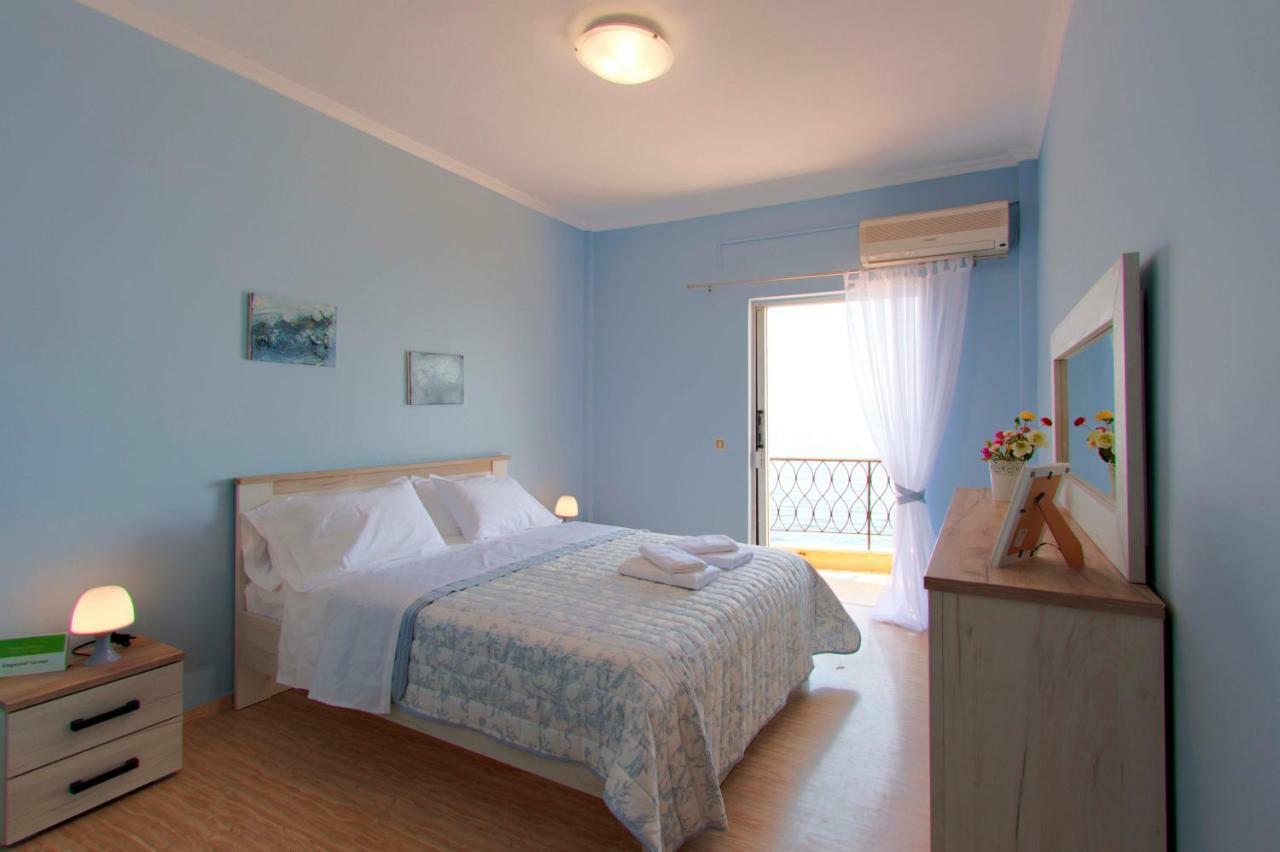 T8 Apartment On The Beach Benitses  Bagian luar foto