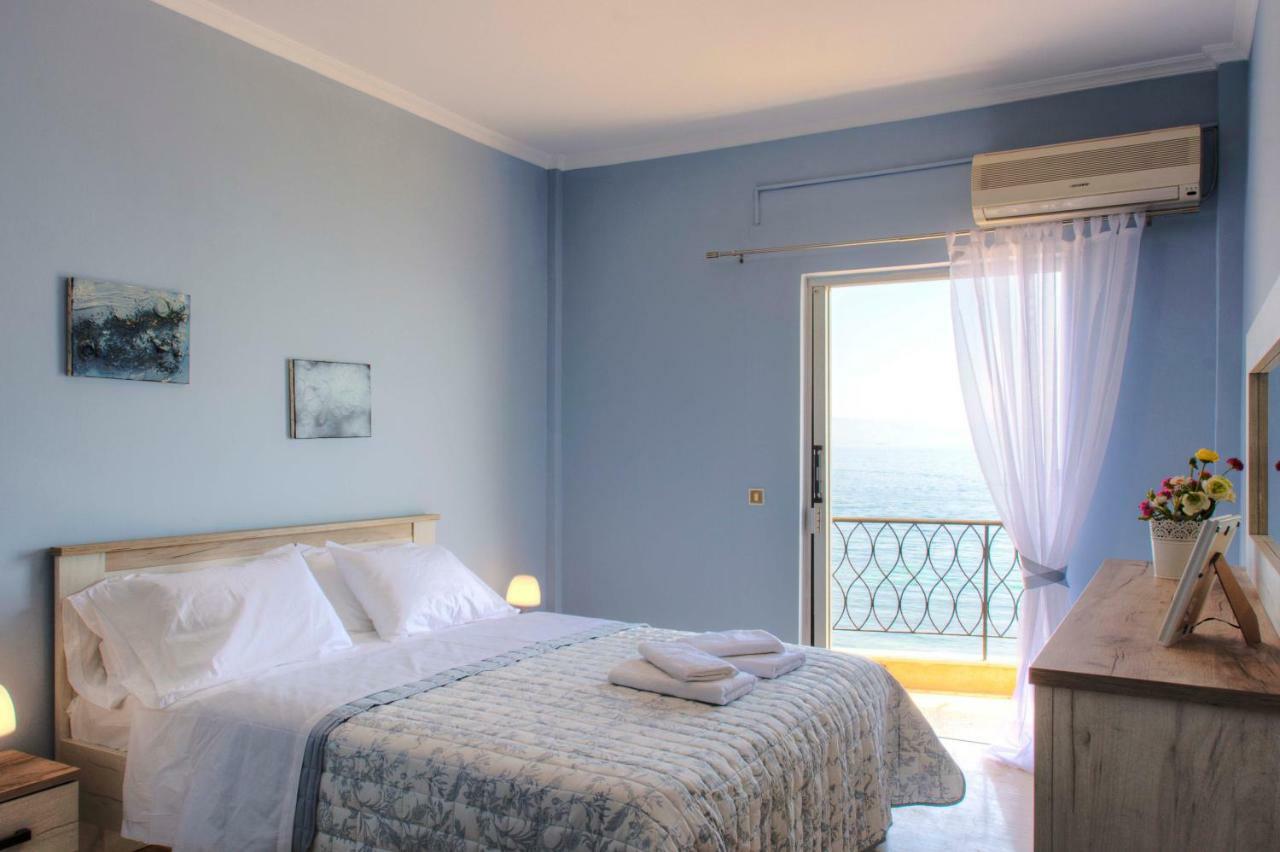 T8 Apartment On The Beach Benitses  Bagian luar foto